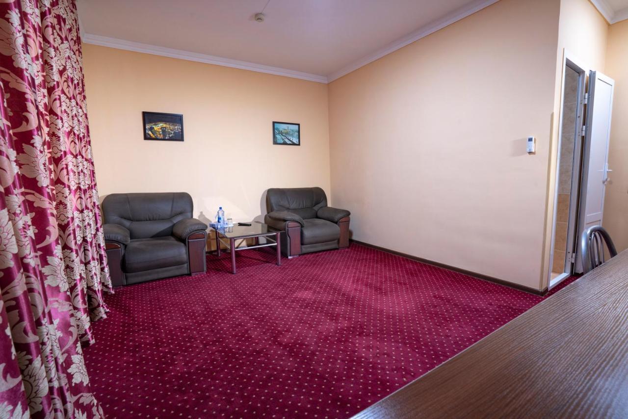 Rohat Hotel Chilonzor Ташкент Екстер'єр фото