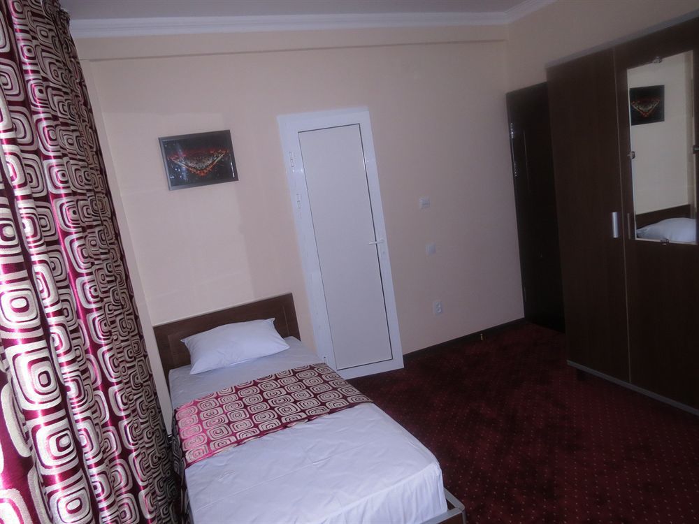 Rohat Hotel Chilonzor Ташкент Екстер'єр фото