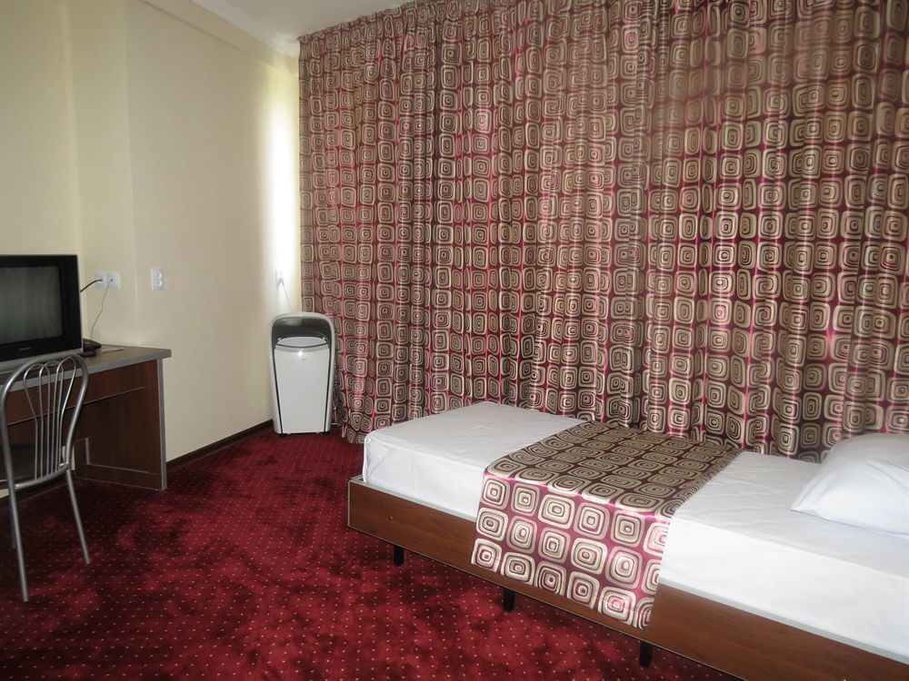 Rohat Hotel Chilonzor Ташкент Екстер'єр фото