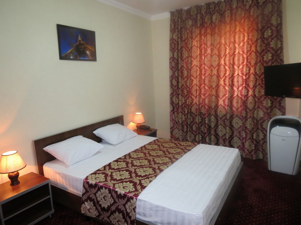 Rohat Hotel Chilonzor Ташкент Екстер'єр фото