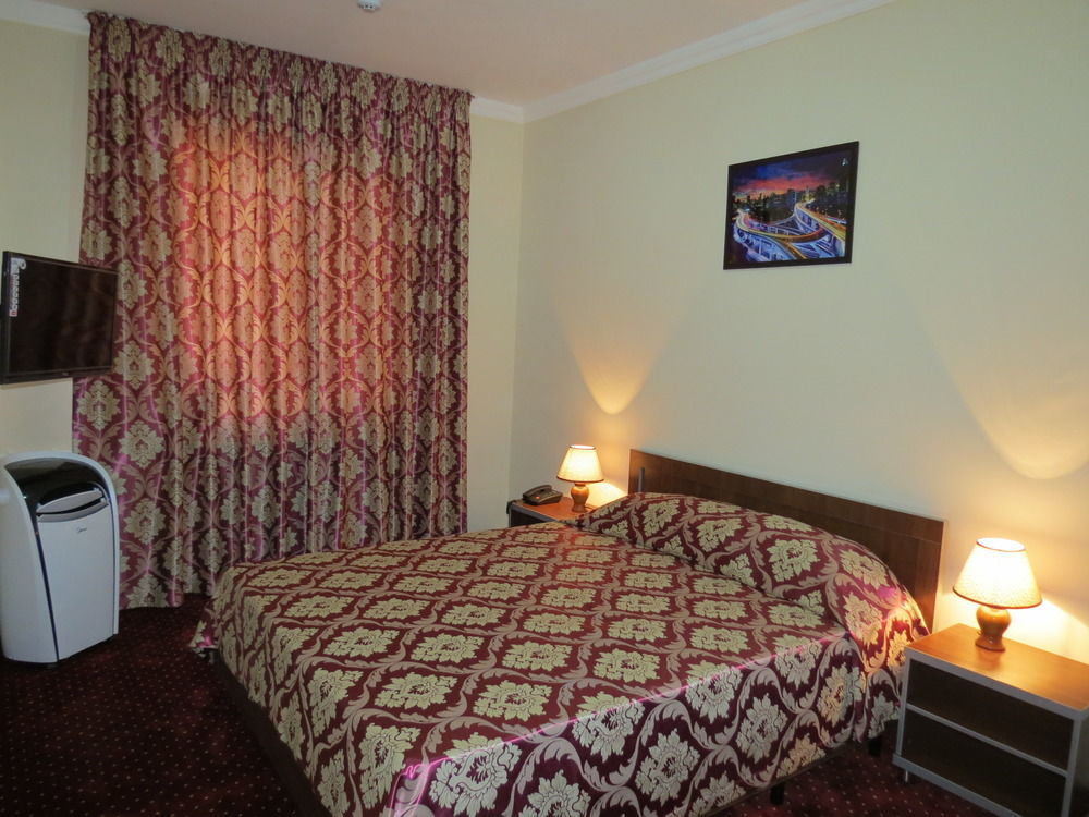 Rohat Hotel Chilonzor Ташкент Екстер'єр фото
